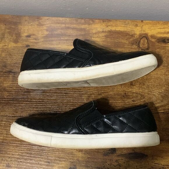 Mountain Sole Black Quilted Slip On Sneakers Size 8 - Picture 5 of 6